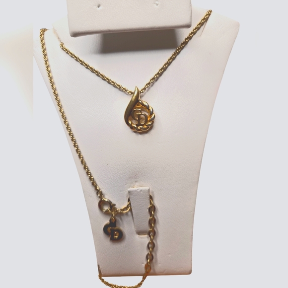 CHRISTIAN DIOR GOLD NECKLACE AUTHENTIC - Picture 1 of 3